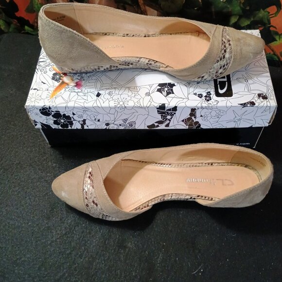 VGUC: CL by Laundry Sze 8.5 Dark Taupe Shawna Suede Flats - Picture 4 of 5